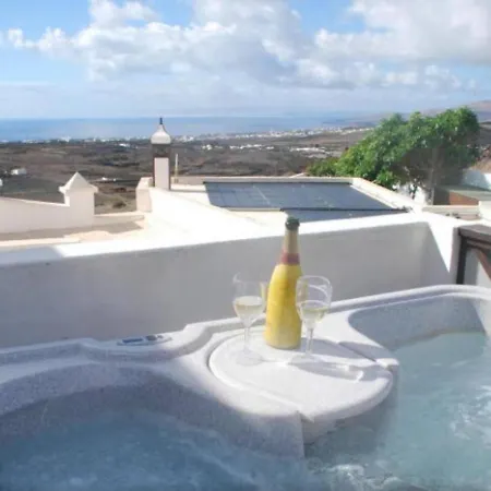 Villa Sleeps 8 With Pool And Hot Tub *