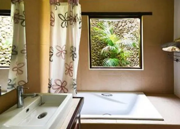 Sleeps 8 With Pool And Hot Tub * Conil