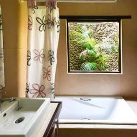 Sleeps 8 With Pool And Hot Tub * Conil