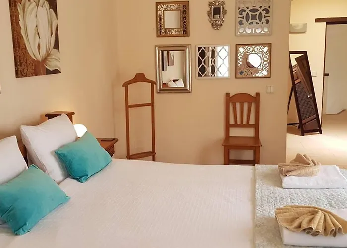 Villa Sleeps 8 With Pool And Hot Tub *