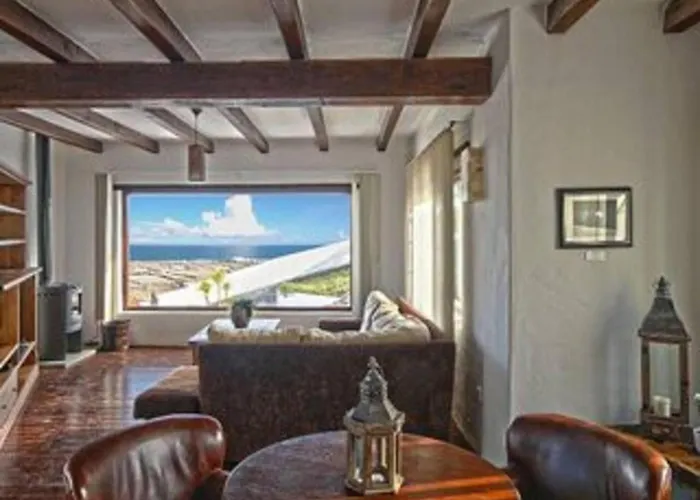 Sleeps 8 With Pool And Hot Tub Conil