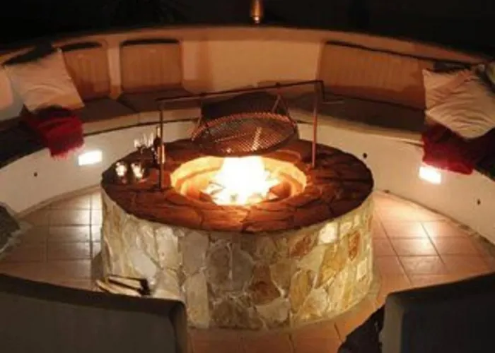 Sleeps 8 With Pool And Hot Tub *