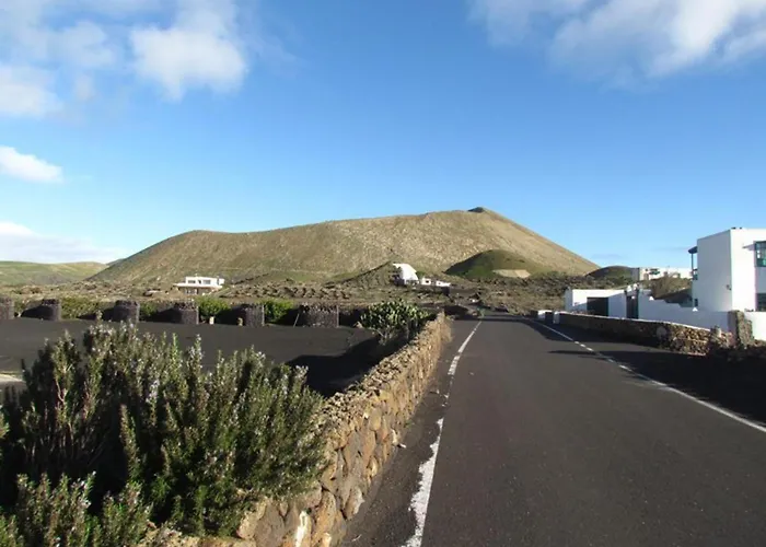 Sleeps 8 With Pool And Hot Tub * Conil